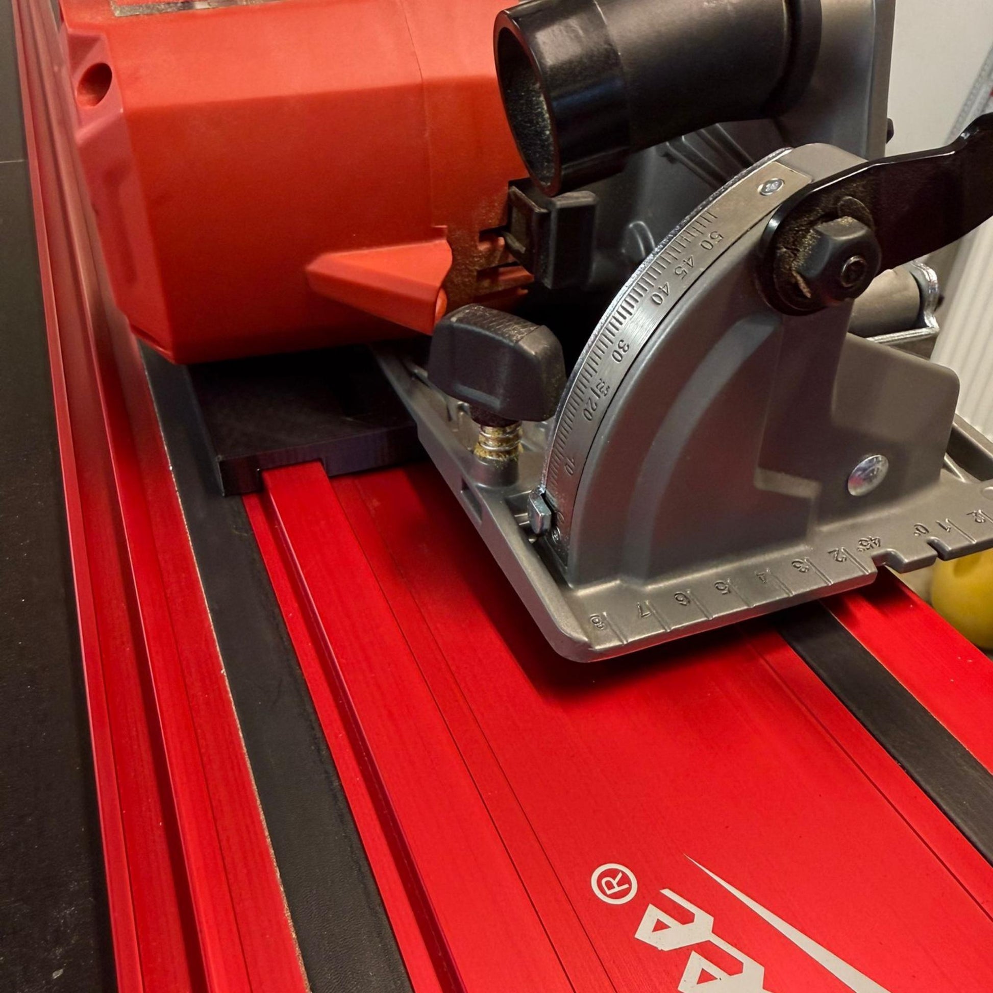 Milwaukee M18 Track Saw Adapter - Digital STL for GR1400 Rail